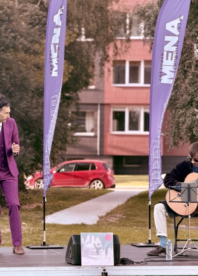 Renginių ciklo „(At)rask meną“ - muzikinis pasirodymas  „Po mėlynu mėnuliu“