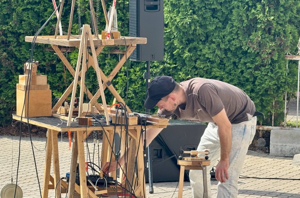 Simono Nekrošiaus  performanss, instaliacija „Can sound/paraobjektai“
