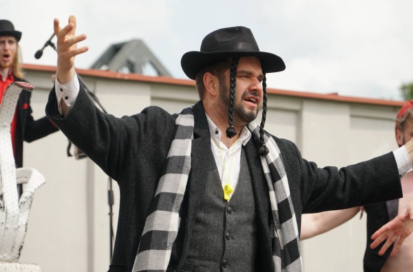 „Taško teatro“ teatralizuotas spektaklis žaidimas „Amerika pirtyje“
