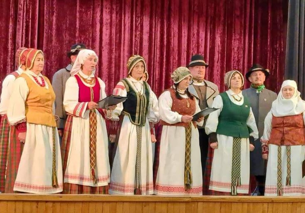 Folkloro ansamblis RADASTA