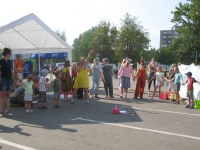Važinėjančioje po Lietuvą vaikų piešinių parodoje „Ant ratų“. 2010 m.