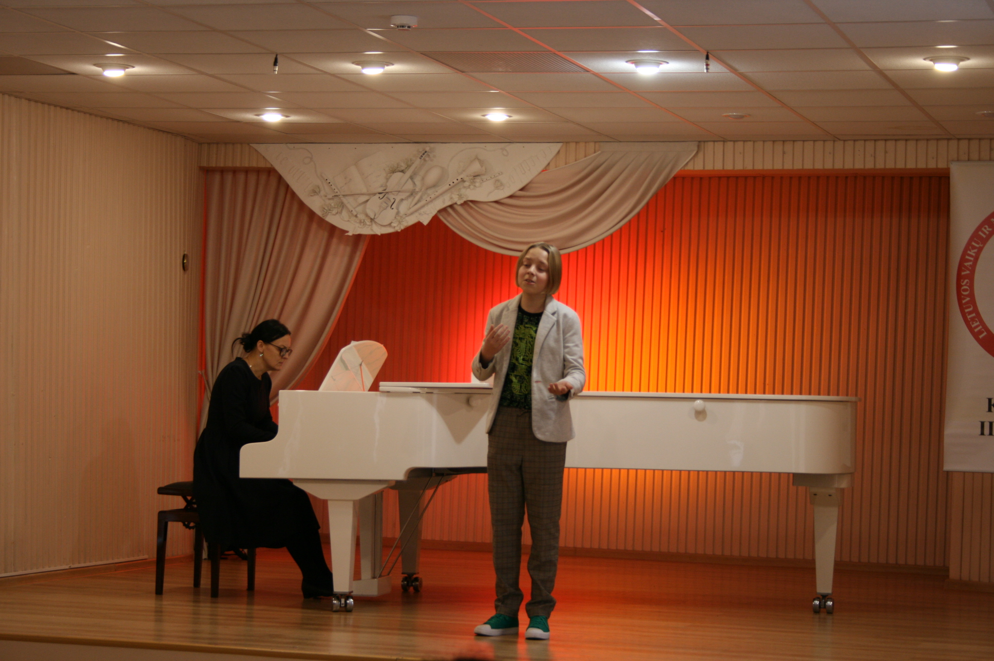 Konkurso „Dainų dainelė 2022“ rajoninėje atrankoje Kipras Makutis tapo laureatu, ansambliui „Perliukai Junior“ įteikta nominacija „Linksmiausia komanda“